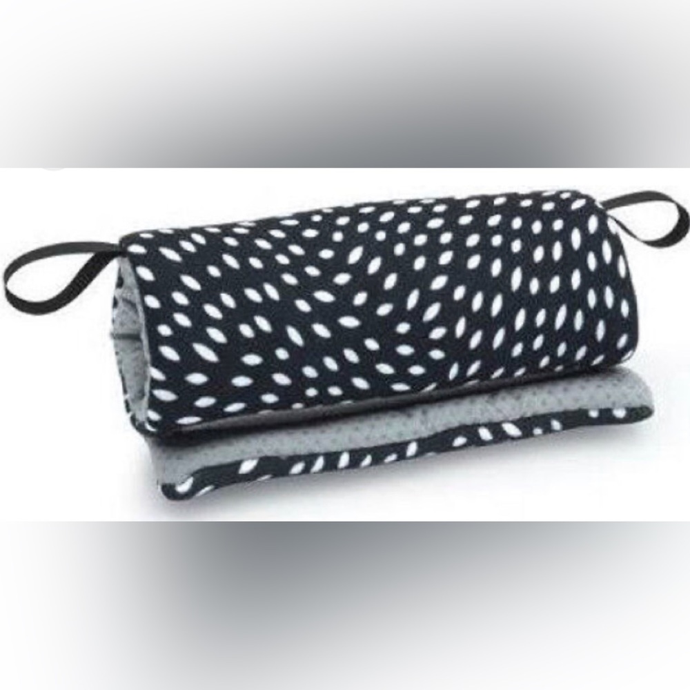 GO By Goldbug Carrier Handle Cushion Black with White Almond Shaped Design NEW